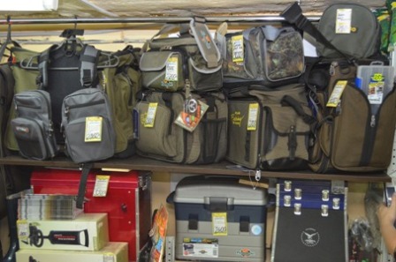 Чехлы, сумки, рюкзаки, жилеты в магазине Рыболов